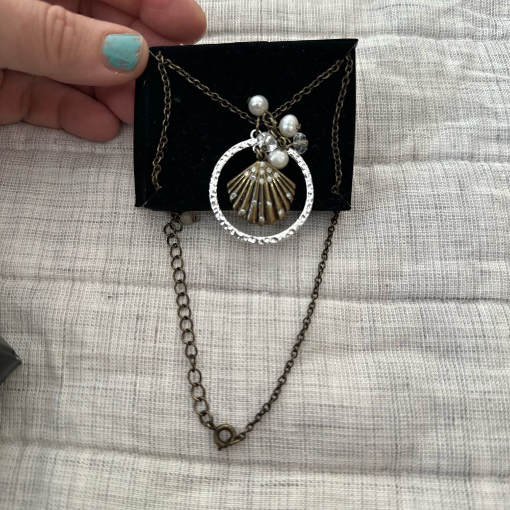 Avon 2014 Genuine Freshwater Pearl and Faux Shell Necklace w Embellishment NIB